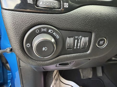 Used 2023 Jeep Cherokee Altitude Lux image 20