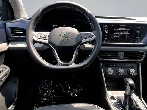 Used 2022 Volkswagen Taos SE AWD/4WD image 8
