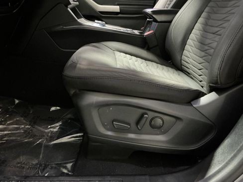 Used 2021 Ford Explorer XLT image 22