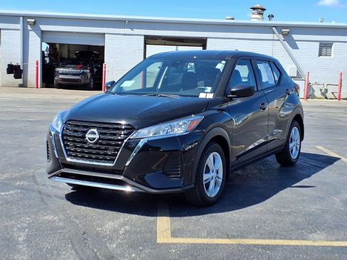 Used 2025 Nissan Kicks Play S FWD image 2