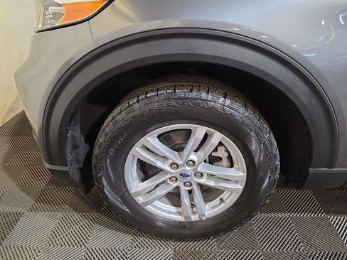 Used 2023 Ford Explorer XLT AWD/4WD image 18