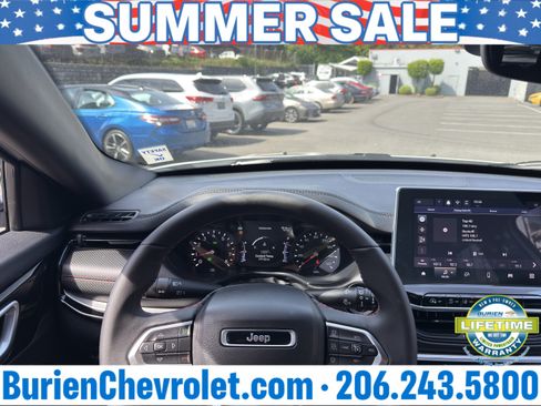 Used 2025 Jeep Compass Trailhawk AWD/4WD image 13