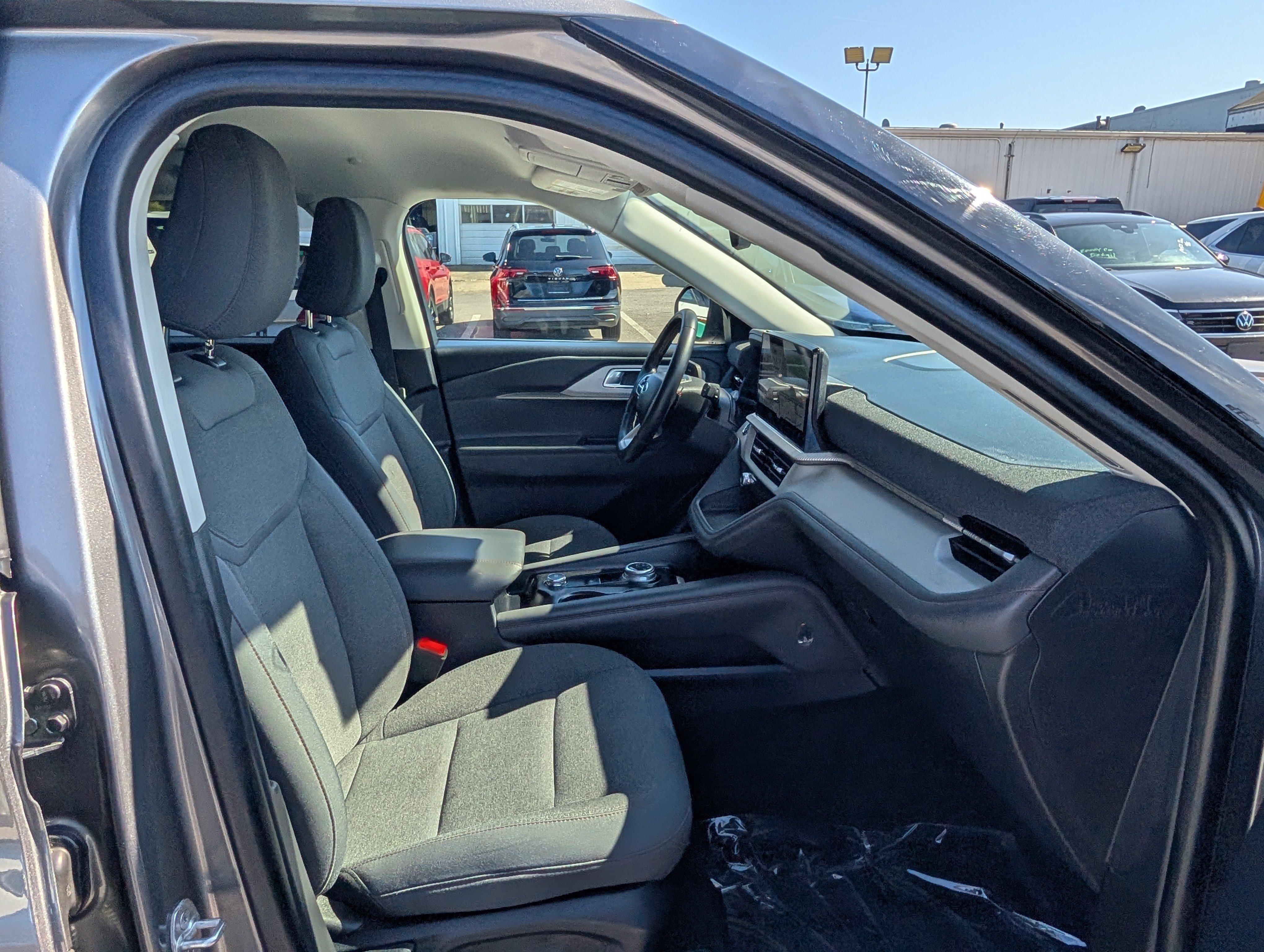 Used 2025 Ford Explorer Active AWD/4WD image 11