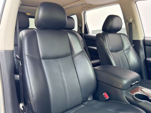 Used 2020 Nissan Pathfinder Platinum FWD image 36