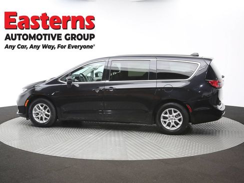 Used 2023 Chrysler Pacifica Touring-L FWD image 63