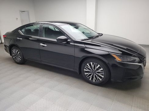 Used 2023 Nissan Altima 2.5 SV FWD image 11