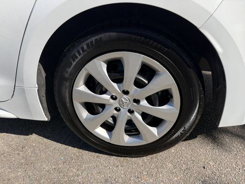 Used 2025 Toyota Corolla LE FWD image 28