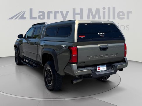 Used 2025 Toyota Tacoma TRD Off-Road w/ TRD Off Road Upgrade Package AWD/4WD image 3