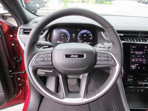 Used 2025 Jeep Grand Cherokee L Laredo w/ Luxury Tech Group I image 17