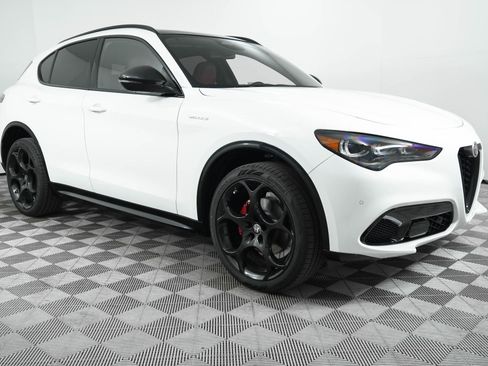 New 2025 Alfa Romeo Stelvio Sprint image 1