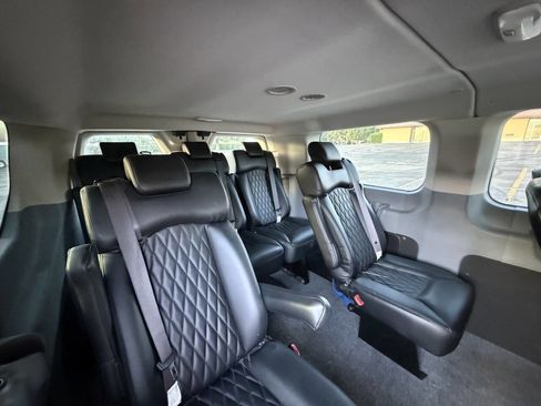 Used 2019 Ford Transit 150 XLT RWD image 9