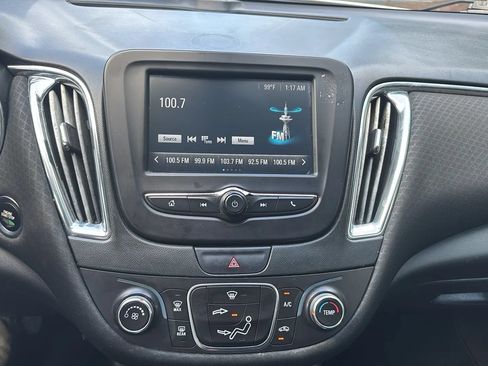 Used 2018 Chevrolet Malibu LT FWD image 10