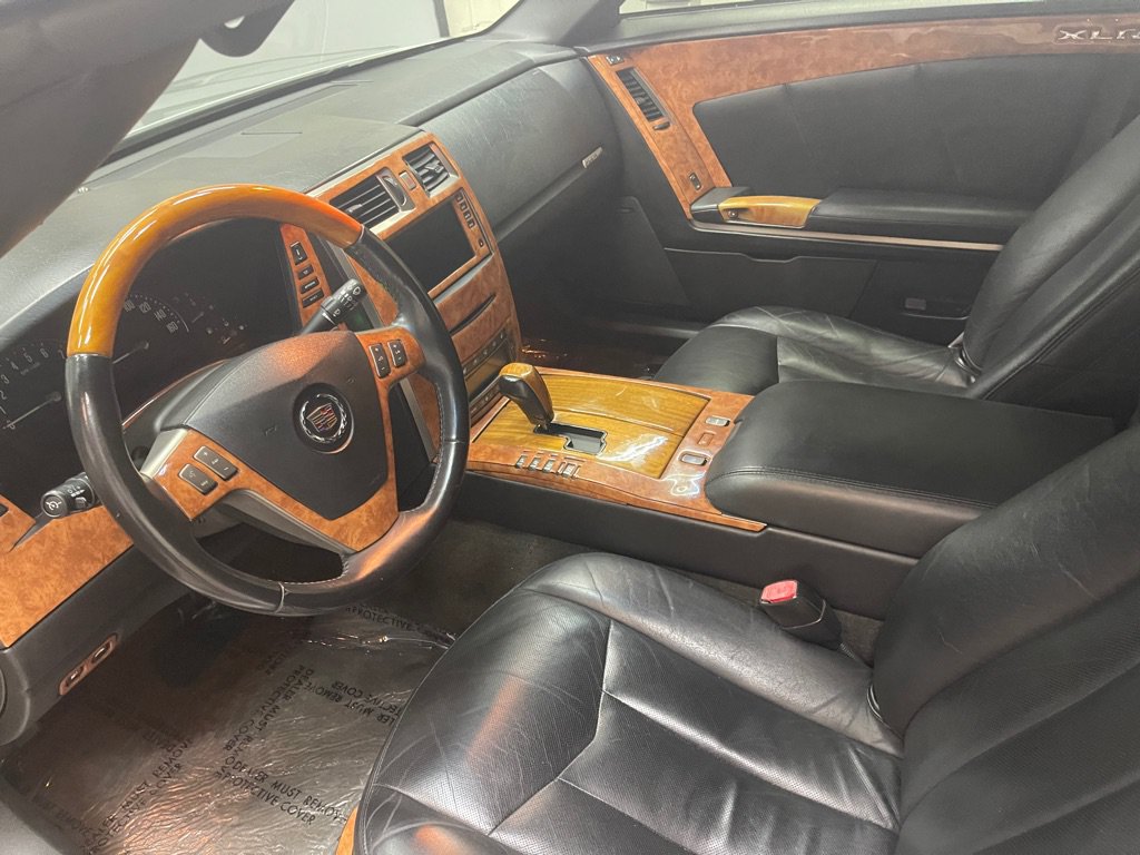 Used 2006 Cadillac XLR RWD image 19
