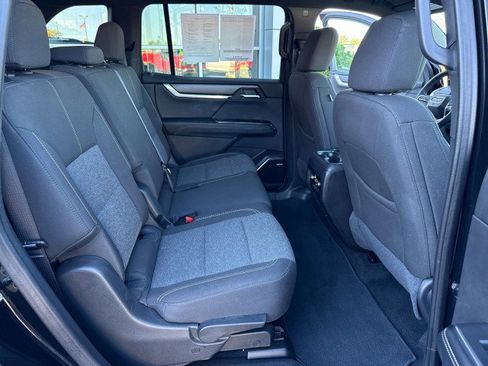 Used 2025 GMC Acadia Elevation image 32