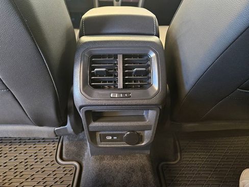 Used 2024 Volkswagen Tiguan SE R-Line image 22