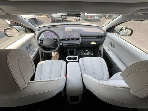 Used 2024 Hyundai Ioniq 5 Limited image 18