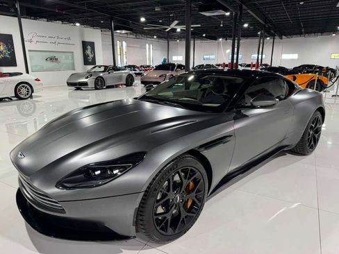 Used 2019 Aston Martin DB11 Coupe image 3