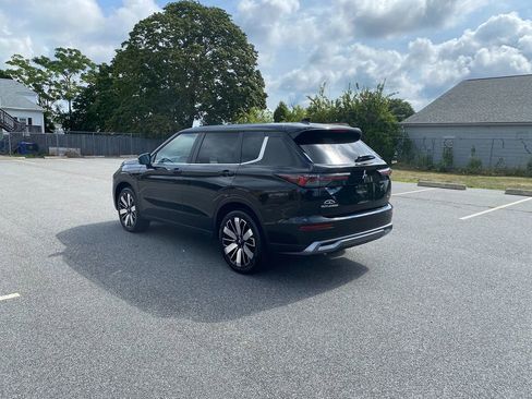 New 2025 Mitsubishi Outlander SE image 8