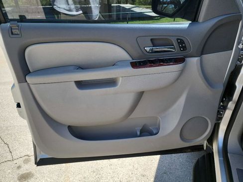 Used 2013 Chevrolet Avalanche LTZ image 18