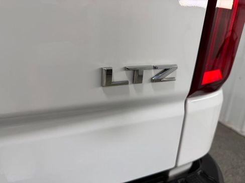Used 2023 Chevrolet Silverado 1500 LTZ w/ LTZ Convenience Package II AWD/4WD image 31