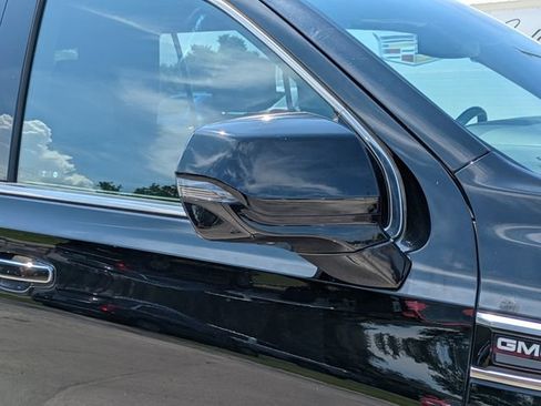 Used 2023 GMC Yukon Denali RWD image 12