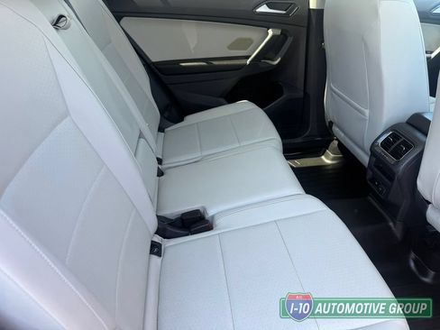 Used 2018 Volkswagen Tiguan SE w/ Panoramic Sunroof Package AWD/4WD image 14