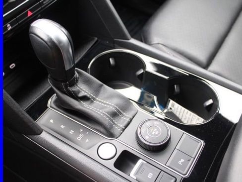 Used 2022 Volkswagen Atlas Cross Sport SE w/ Panoramic Sunroof Package image 45