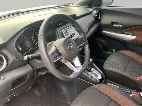 Used 2018 Nissan Kicks SR image 19