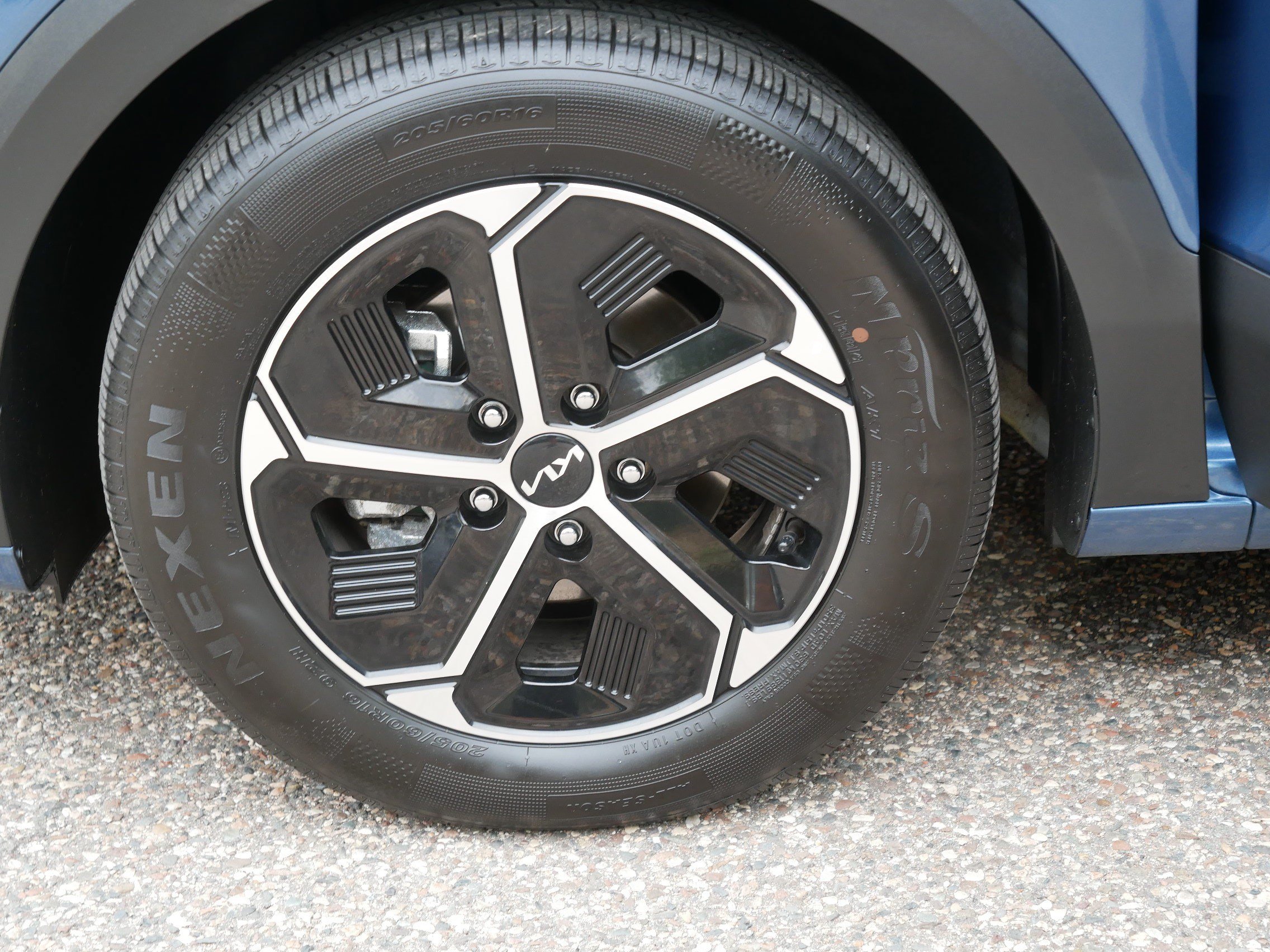 Used 2025 Kia Niro EX FWD image 15