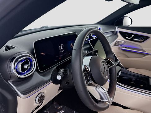 Used 2024 Mercedes-Benz CLE 300 4MATIC Coupe image 23