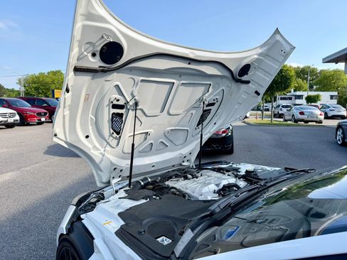 Used 2017 Jaguar F-TYPE R AWD/4WD image 9