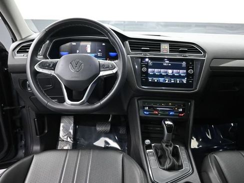 Used 2024 Volkswagen Tiguan SE FWD image 11