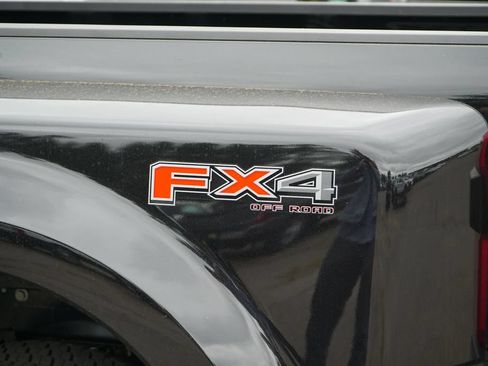 Certified 2025 Ford F450 Platinum w/ FX4 Off-Road Package AWD/4WD image 32