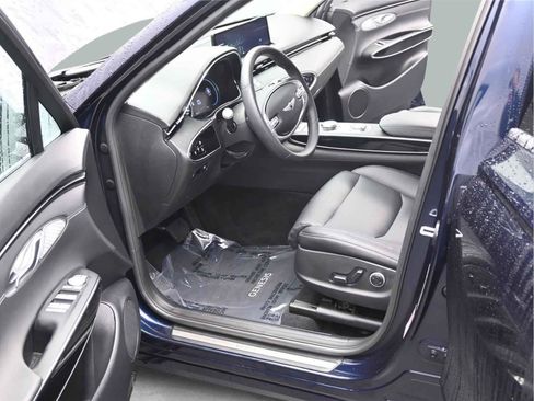 Used 2025 Genesis GV70 2.5T AWD/4WD image 5