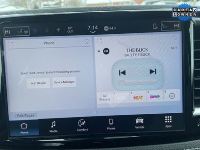 Used 2025 Chrysler Pacifica Select