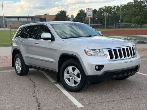 Used 2012 Jeep Grand Cherokee Laredo w/ Laredo E Group AWD/4WD image 1