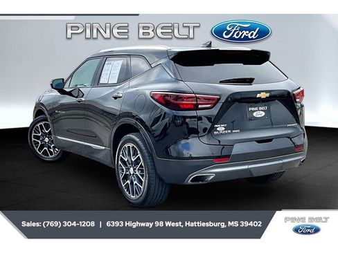 Used 2025 Chevrolet Blazer Premier w/ Enhanced Convenience Package AWD/4WD image 2