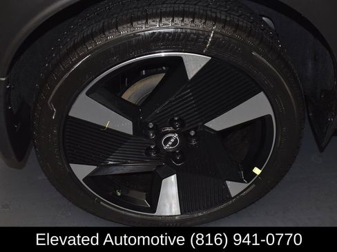 Used 2025 Nissan Kicks SR w/ Illumination Package AWD/4WD image 5