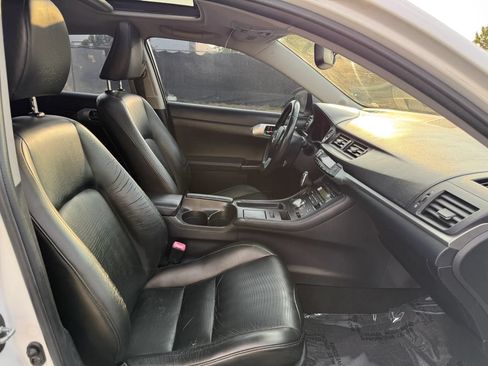 Used 2013 Lexus CT 200h w/ Premium Pkg w/Backup Camera FWD image 18