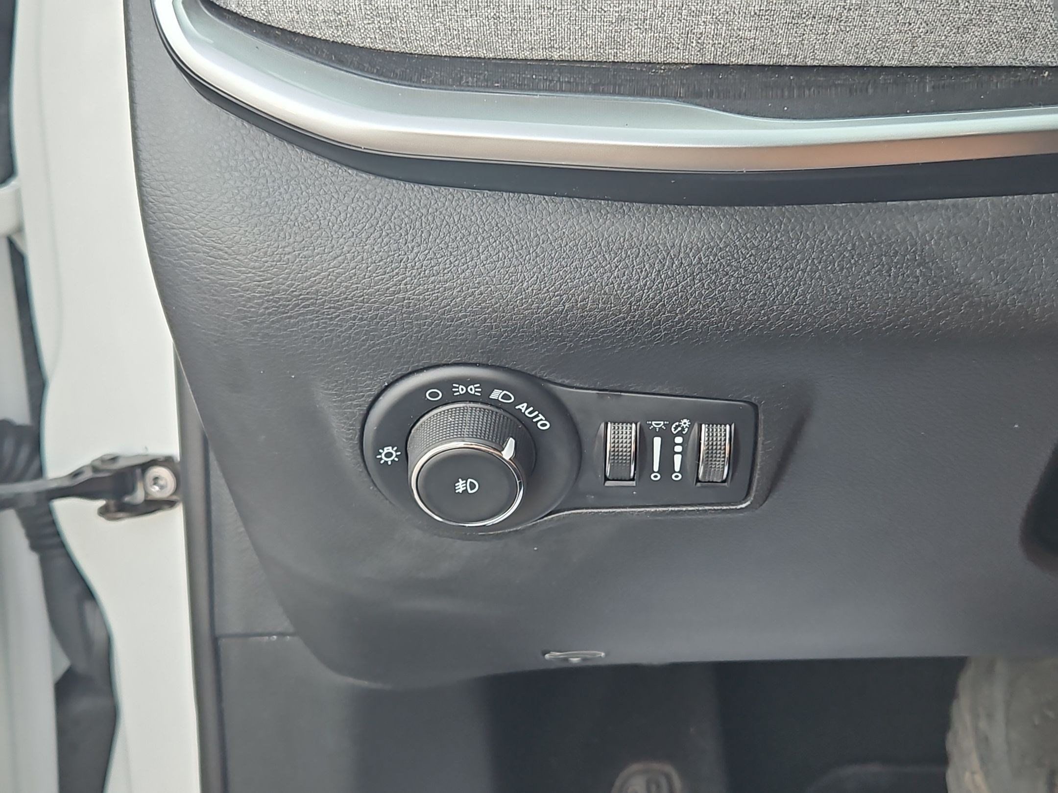 Used 2022 Jeep Compass Latitude FWD image 23