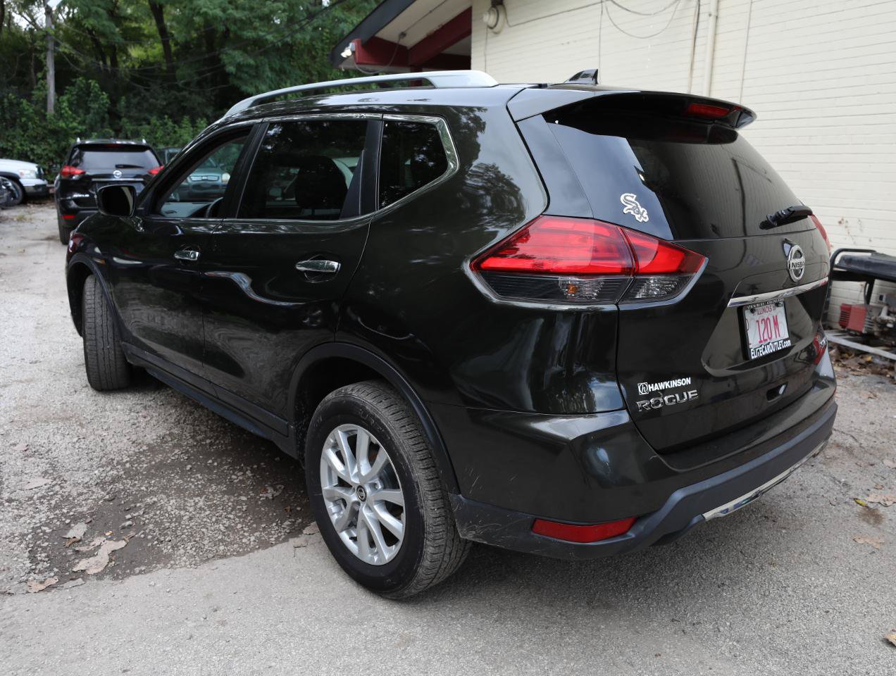 Used 2017 Nissan Rogue SV w/ SV Premium Package AWD/4WD image 9