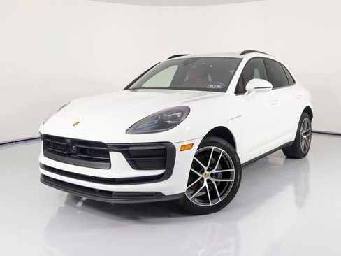 Certified 2024 Porsche Macan AWD/4WD image 1