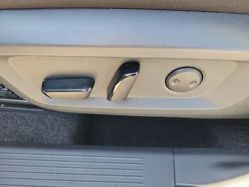 Used 2025 Nissan Rogue SV image 17