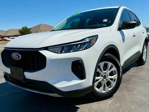 Used 2024 Ford Escape Active w/ Tech Pack #1 FWD image 3