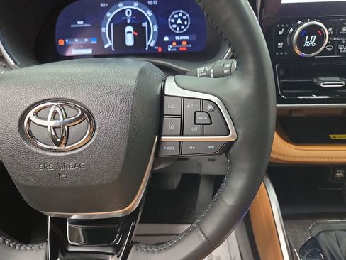 Used 2023 Toyota Highlander Platinum AWD/4WD image 21