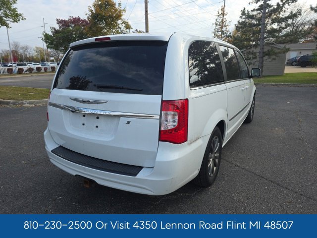 Used 2016 Chrysler Town & Country S w/ Driver Convenience Group FWD image 8
