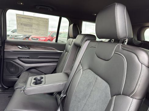 New 2026 Jeep Grand Cherokee L 4WD image 30