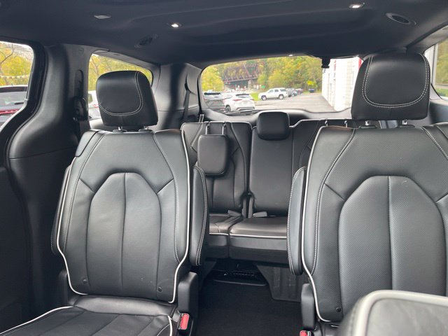 Used 2026 Chrysler Pacifica Limited FWD image 27