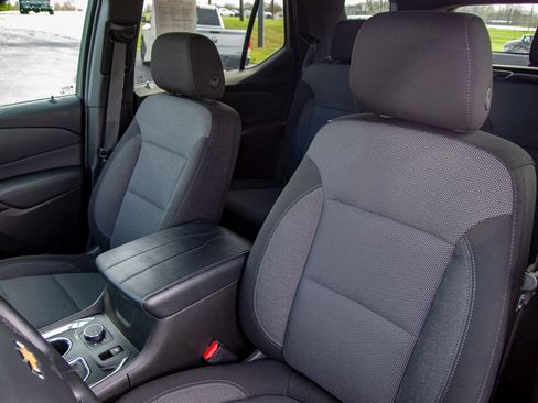 Used 2023 Chevrolet Traverse LT image 24