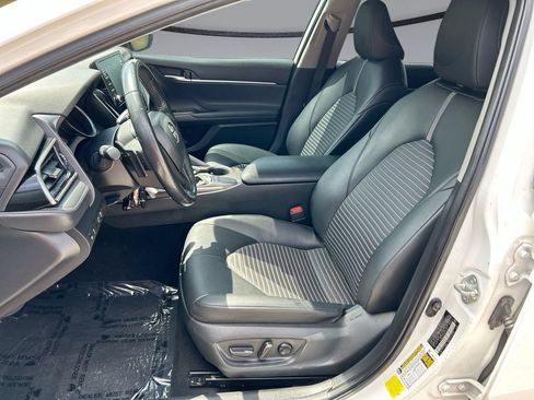 Used 2023 Toyota Camry SE FWD image 11